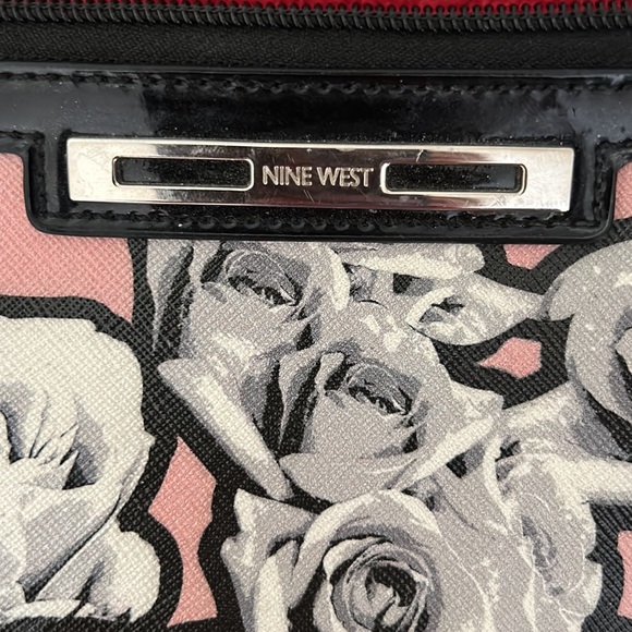 EUC Nine West Flowered wristlet purse pink black gray silver accent - Picture 5 of 5